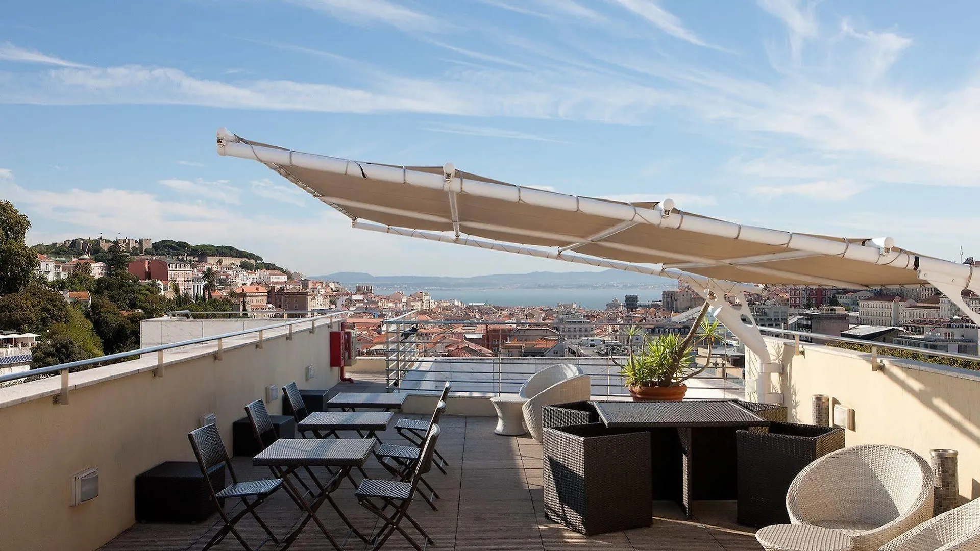 Отель Nh Collection Lisboa Liberdade Португалия