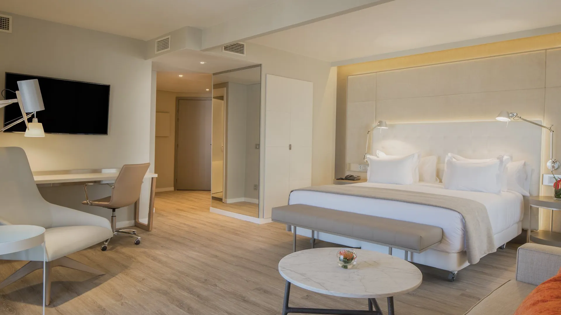 Отель Nh Collection Lisboa Liberdade